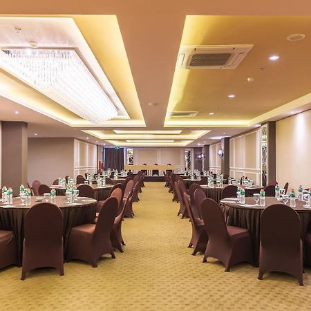 Great Diponegoro Hotel Surabaya Buitenkant foto