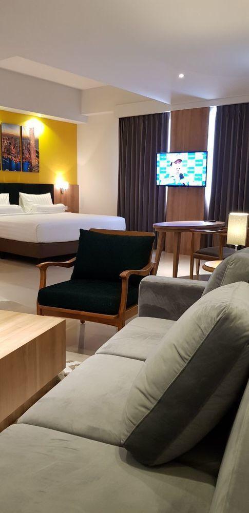 Great Diponegoro Hotel Surabaya Buitenkant foto