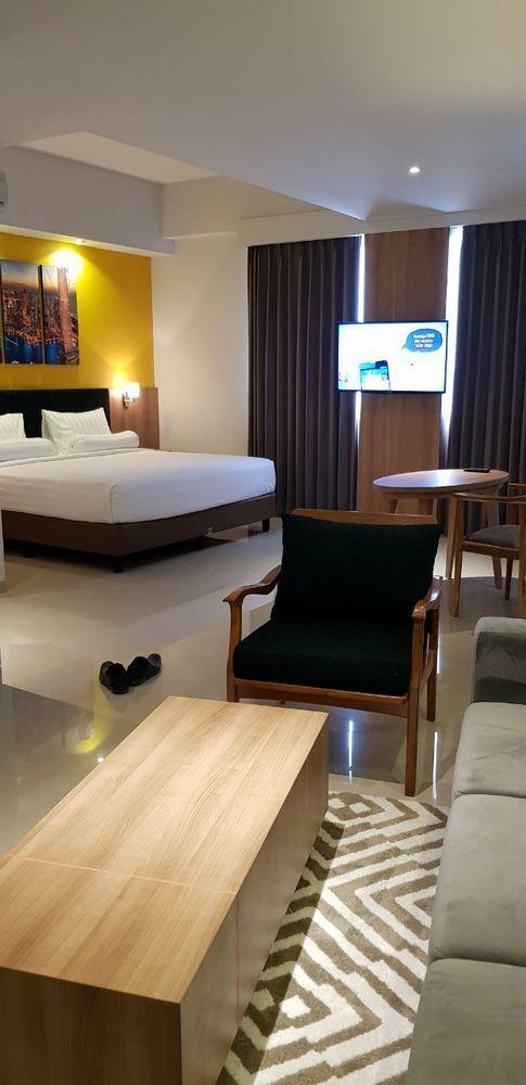 Great Diponegoro Hotel Surabaya Buitenkant foto