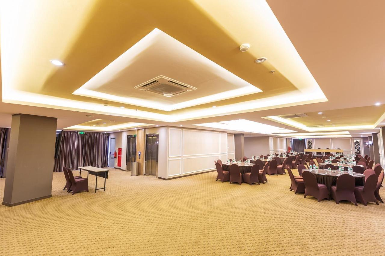 Great Diponegoro Hotel Surabaya Buitenkant foto